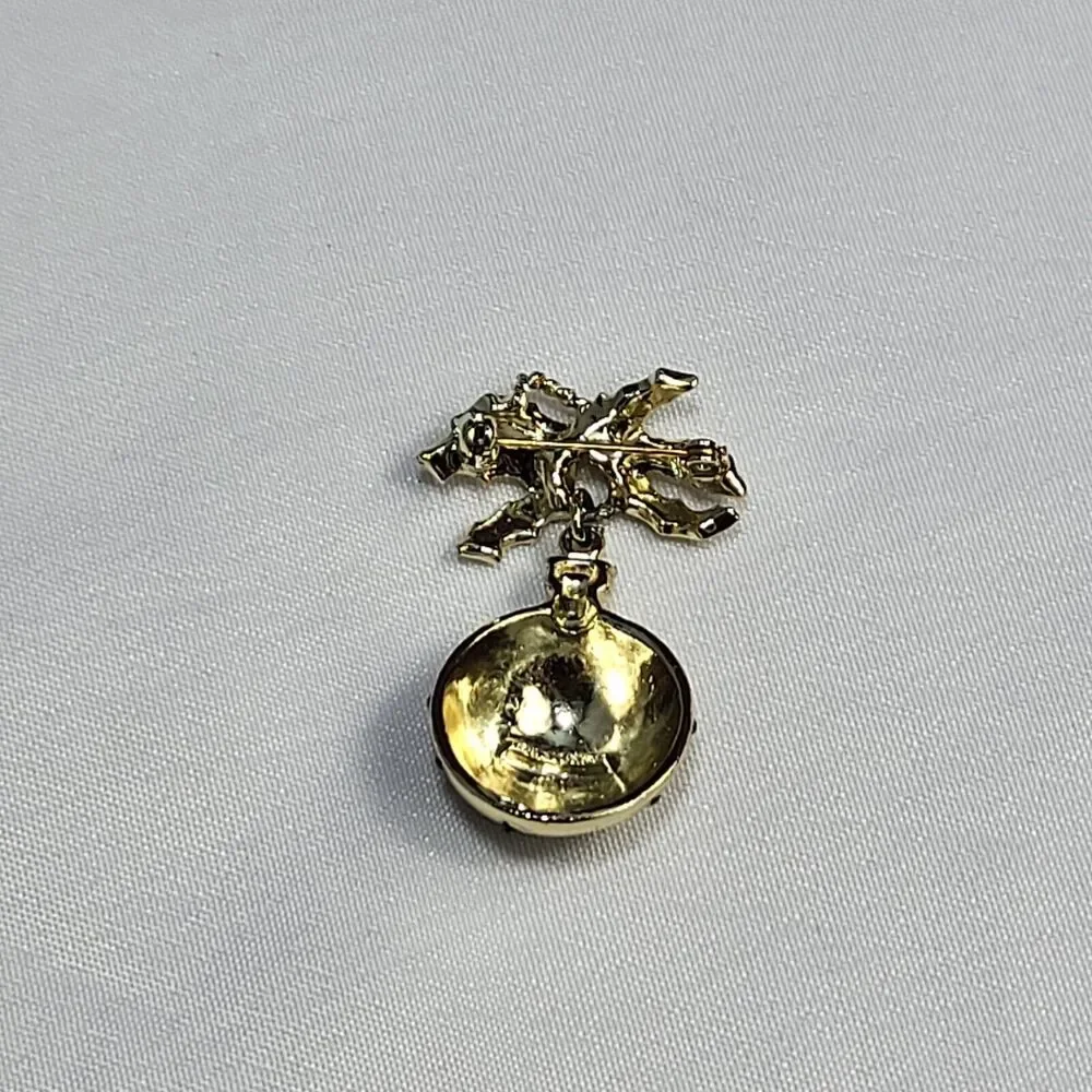 Dodds Christmas Ball Ornament w Bow Vintage Holiday Brooch Pin 1.7in Gold plated